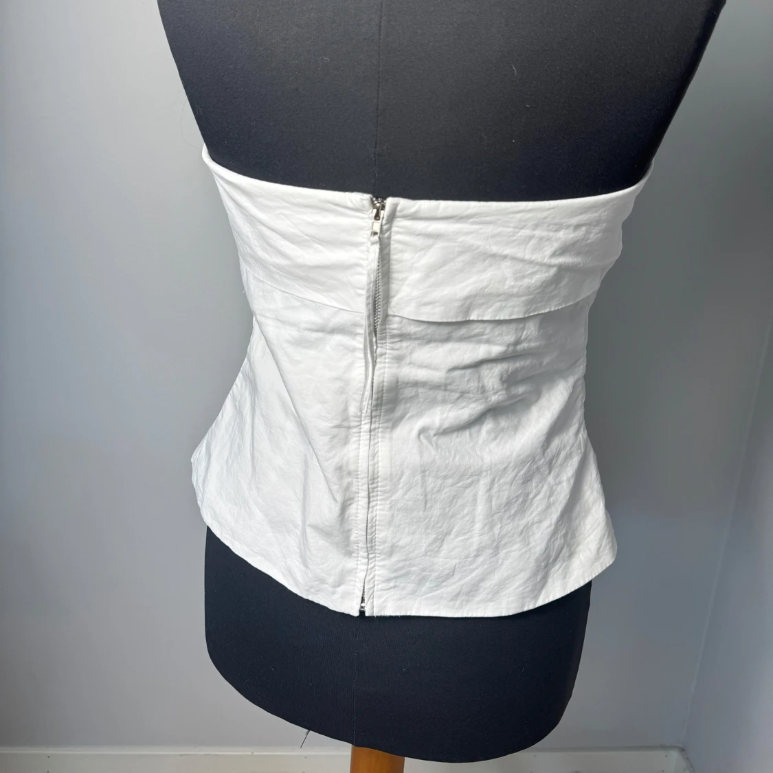 Vit tubtopp med dragkedja - 2