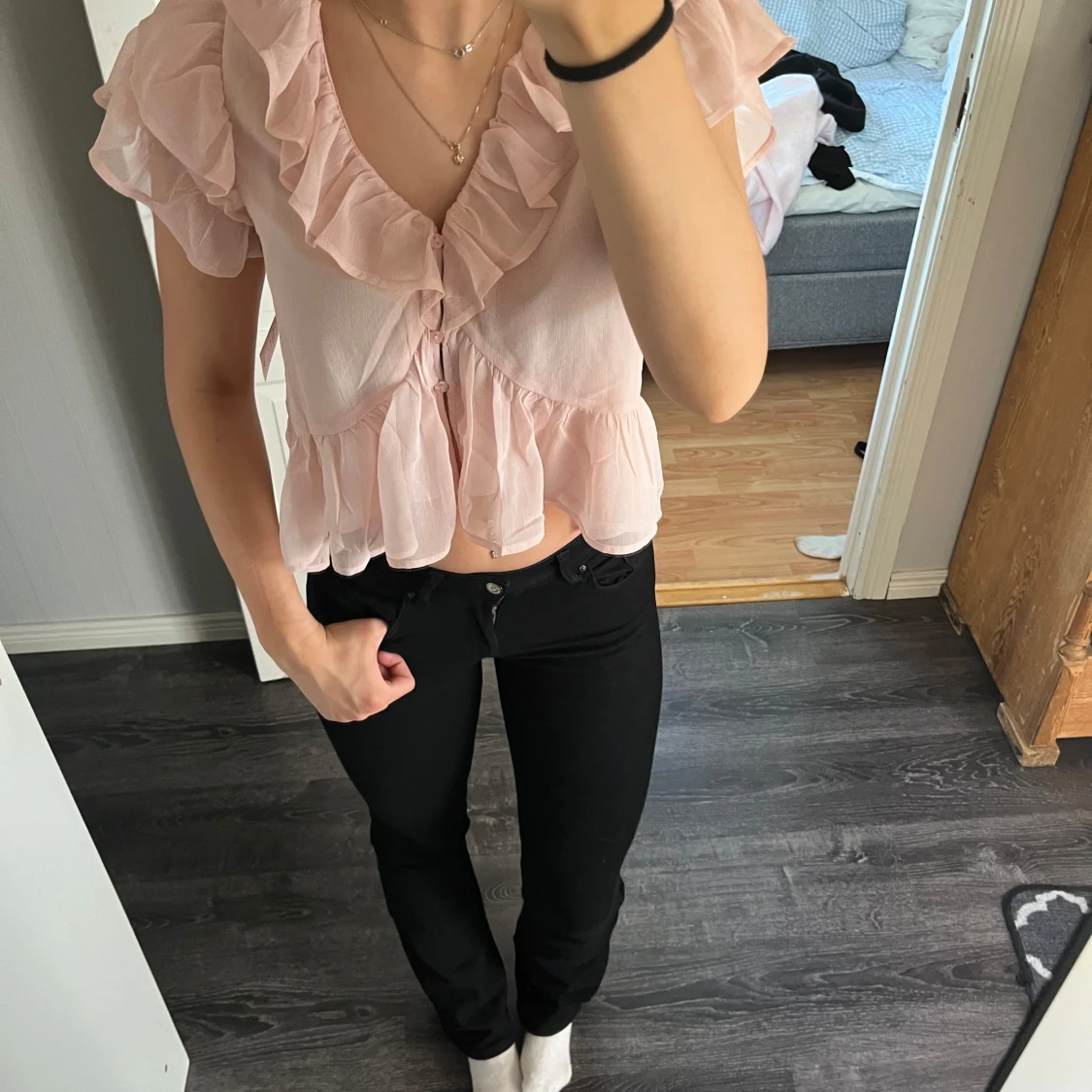 Ljusrosa volangblus från Nelly