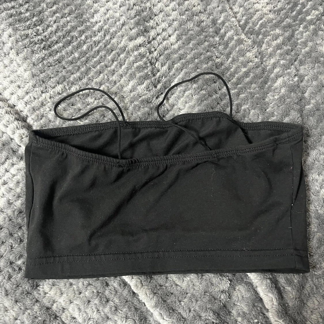 Svart tubtopp med smala axelband från SHEIN - 1