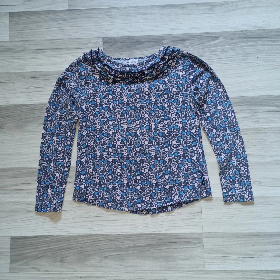 Blommig långärmad tröja från Polarn O. Pyret