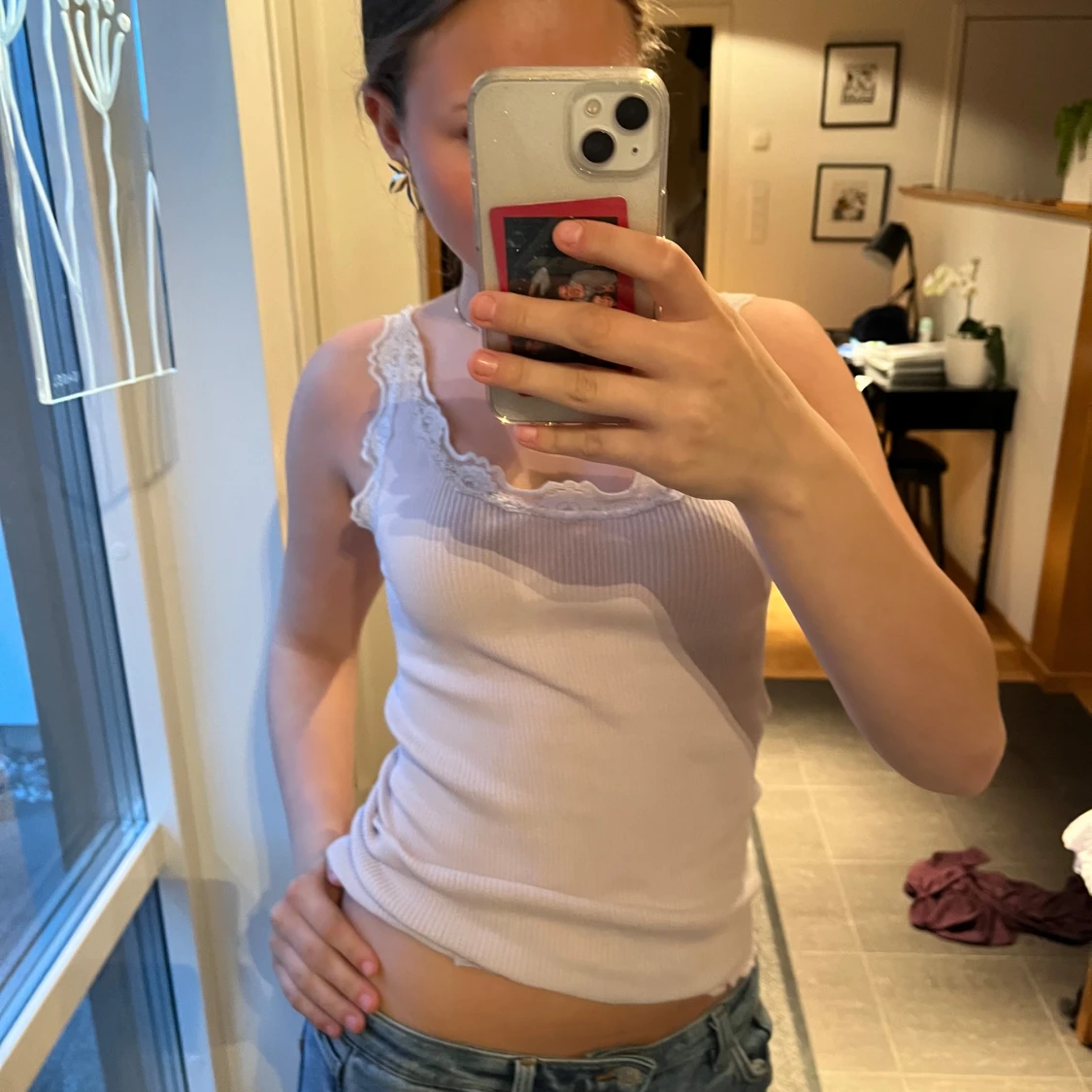 Ljuslila vintage ribbad linnetopp med spets