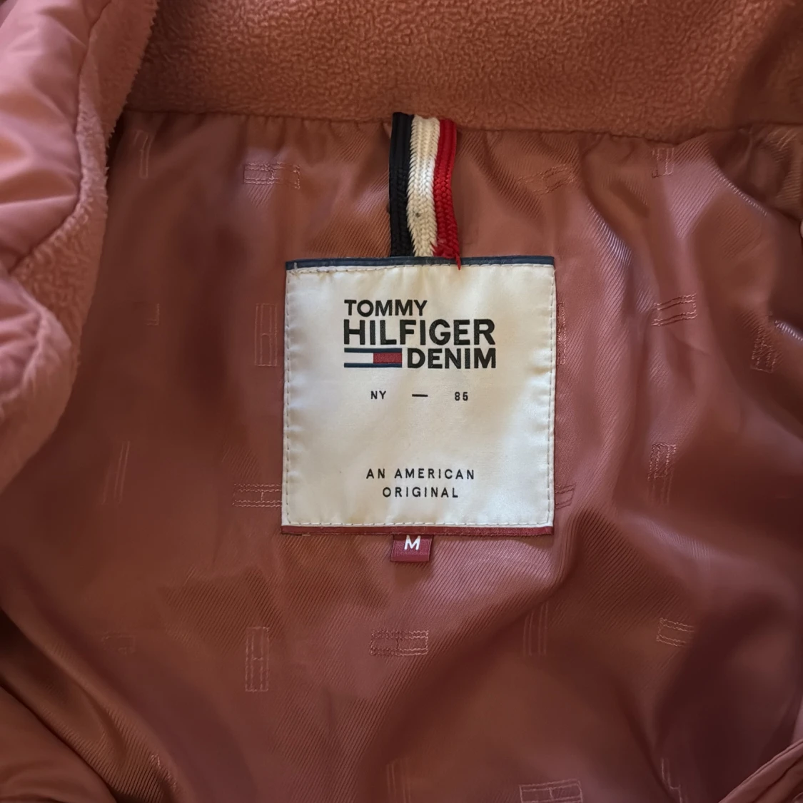 Rosa pufferjacka från Tommy Hilfiger Denim - 2