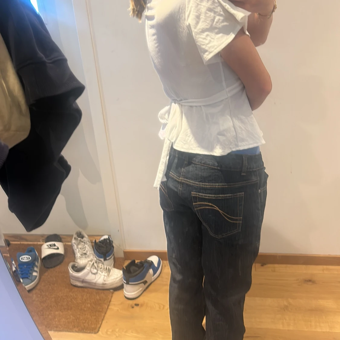 Mörkblå lågmidjade jeansbyxor med raka ben - 1