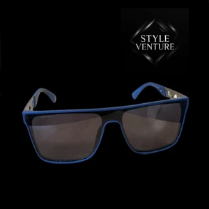 Emporio armani glasögon - Unik design, blå armani glasögon. Knappt använda.