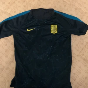 Neymar jr tröja - Bra,värd