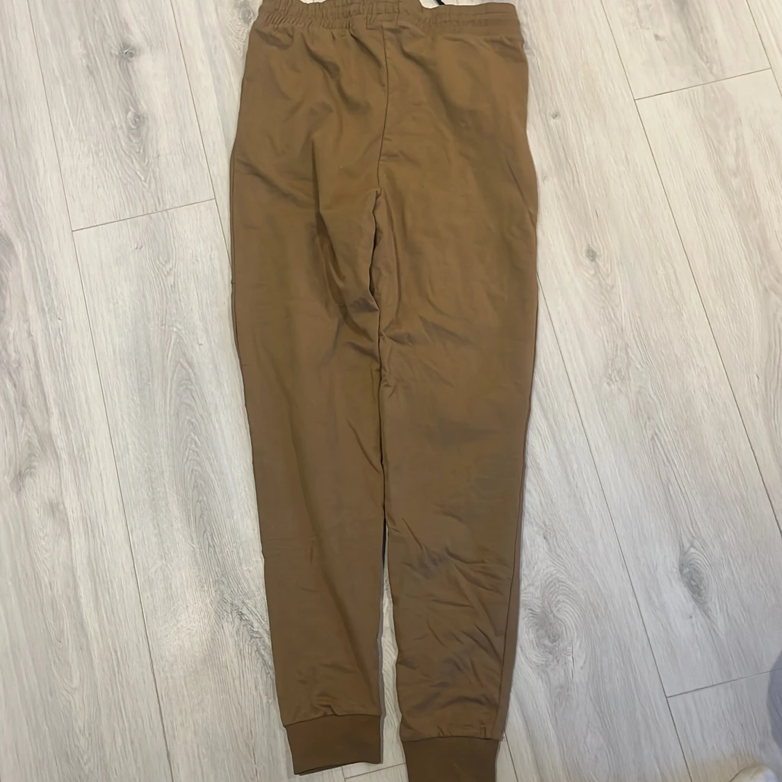 Beiga mjukisbyxor från D.M.D - 1