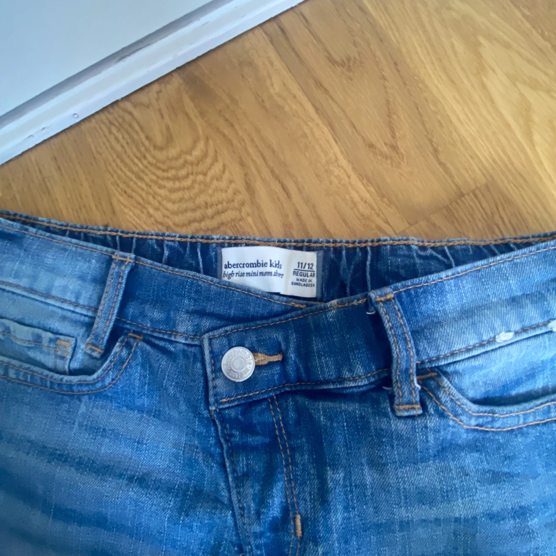 Skitsnygga blå lågmidjade jeanshorts!! - 1