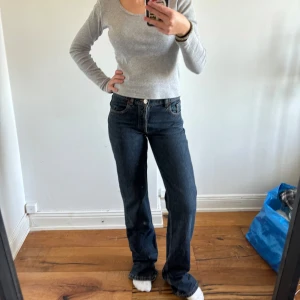 Raka jeans - Raka långa midrise jeans från Zara. Jag är 167cm
