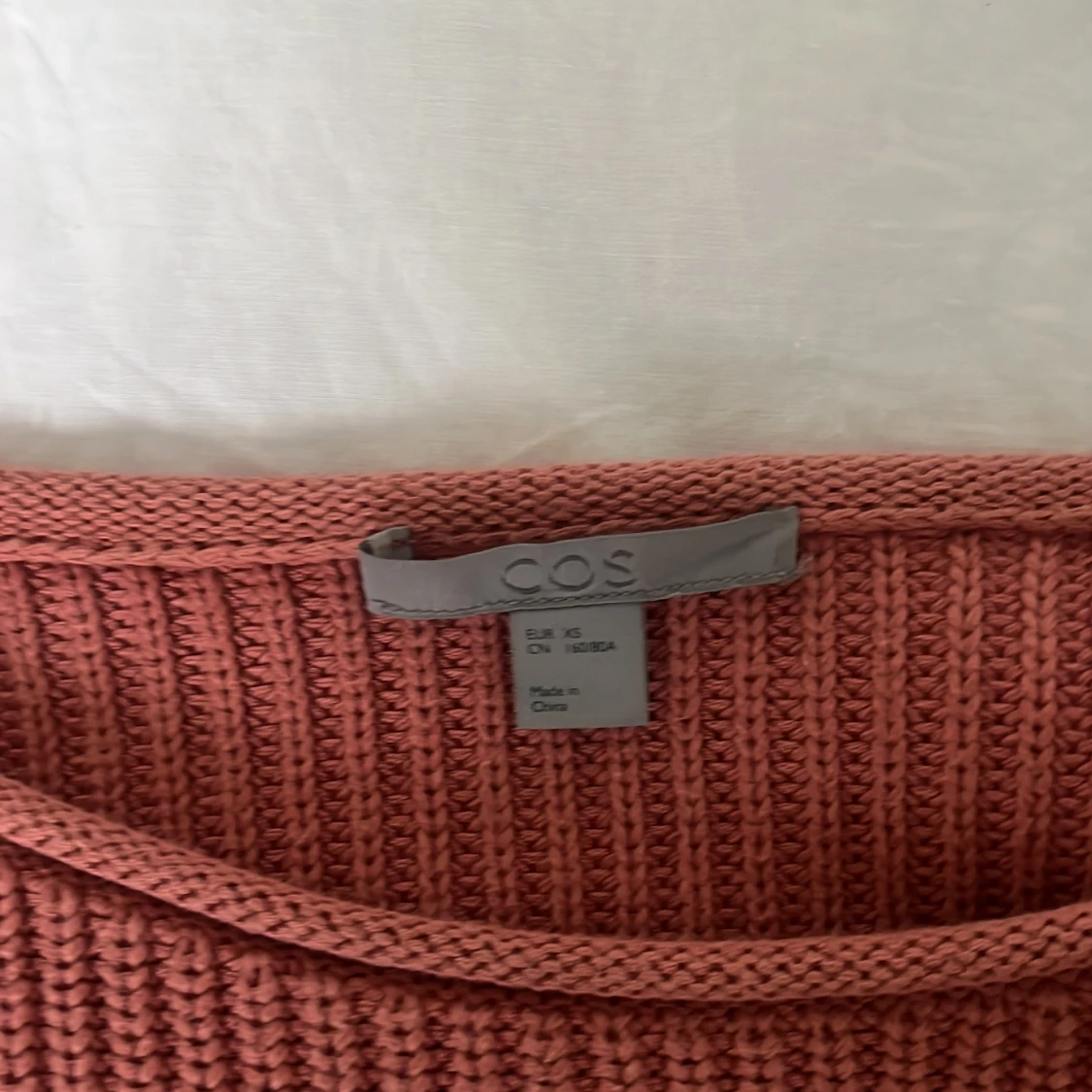 Rosa stickad topp från COS - 1