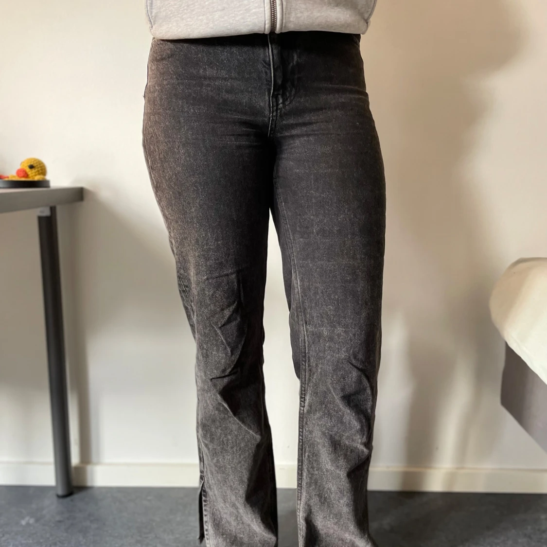 Svarta jeans med slits  - 1
