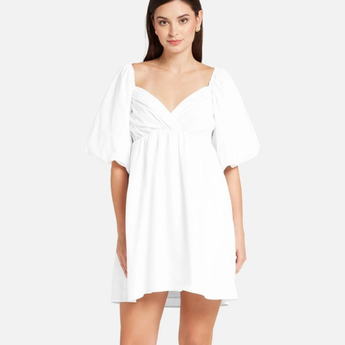 Vit kortklänning med puffärmar