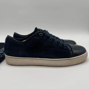 LANVIN CAP TOE - Lanvin Cap toe sneakers - Skick: 8,5/10 - Tillbehör: dustbag- Storlek 44/UK9 - Nypris ca 5200kr - Deluxecloset