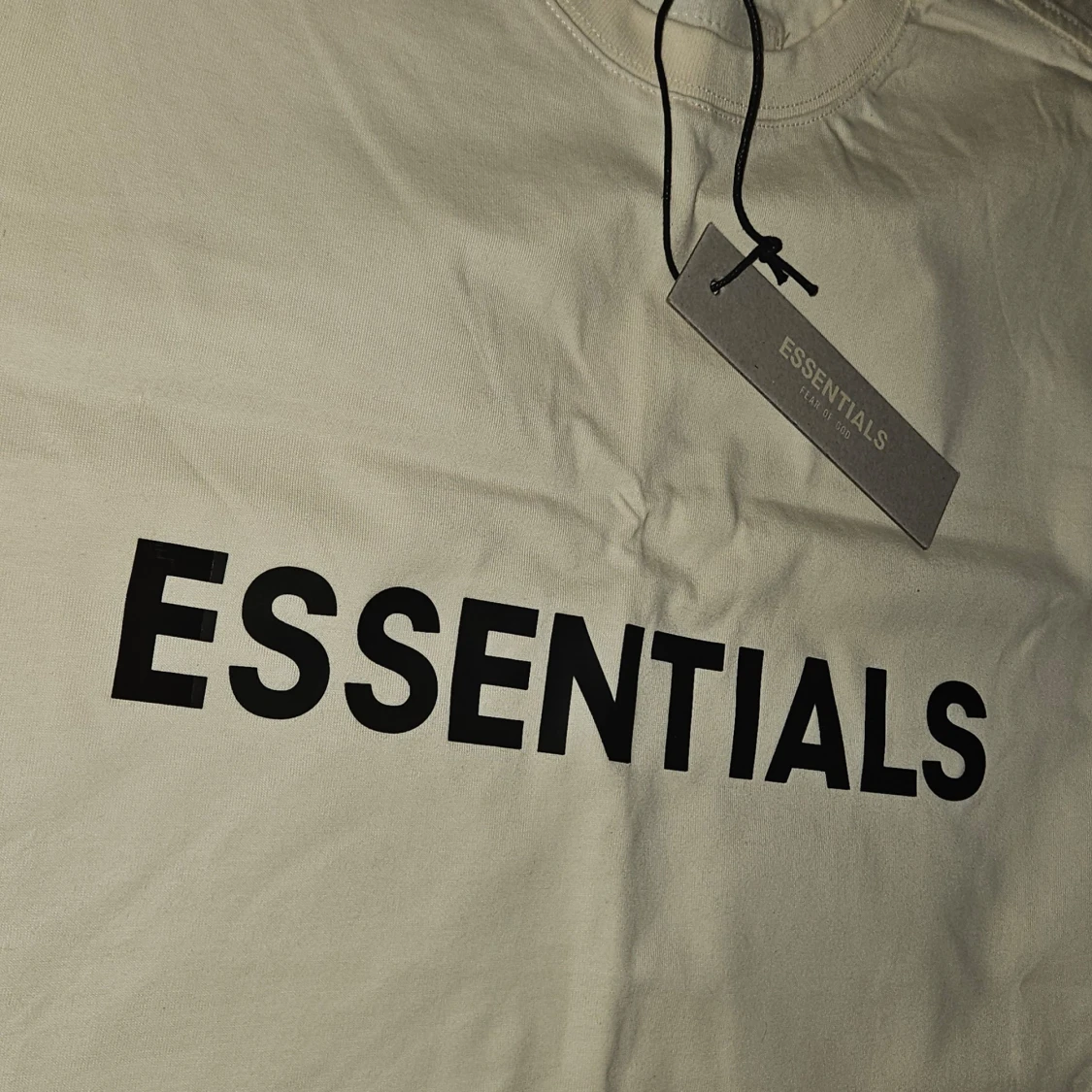 Essentials beige t-shirt i bomull - 1
