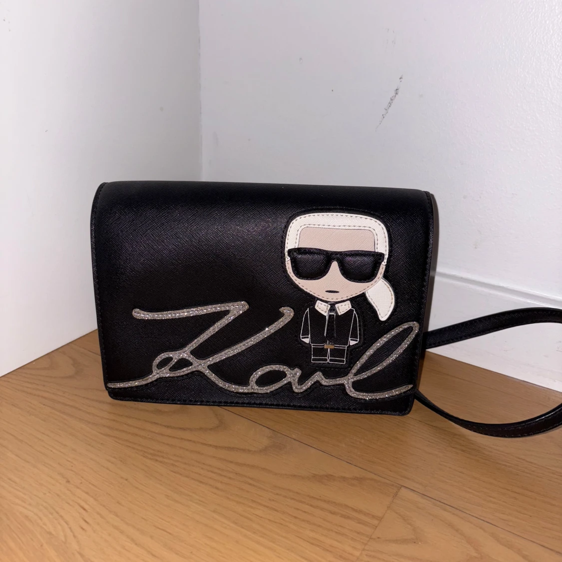 Svart axelväska Karl Lagerfeld