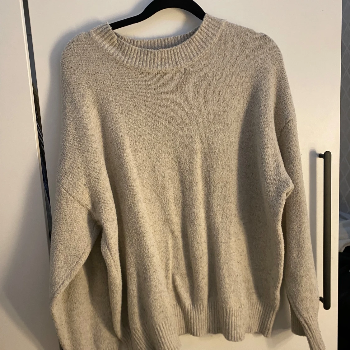 Beige stickad tröja