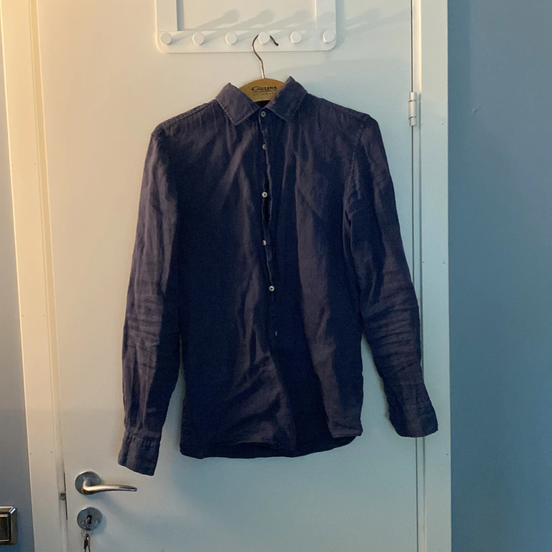 Mörkblå linneskjorta från Zara - 1
