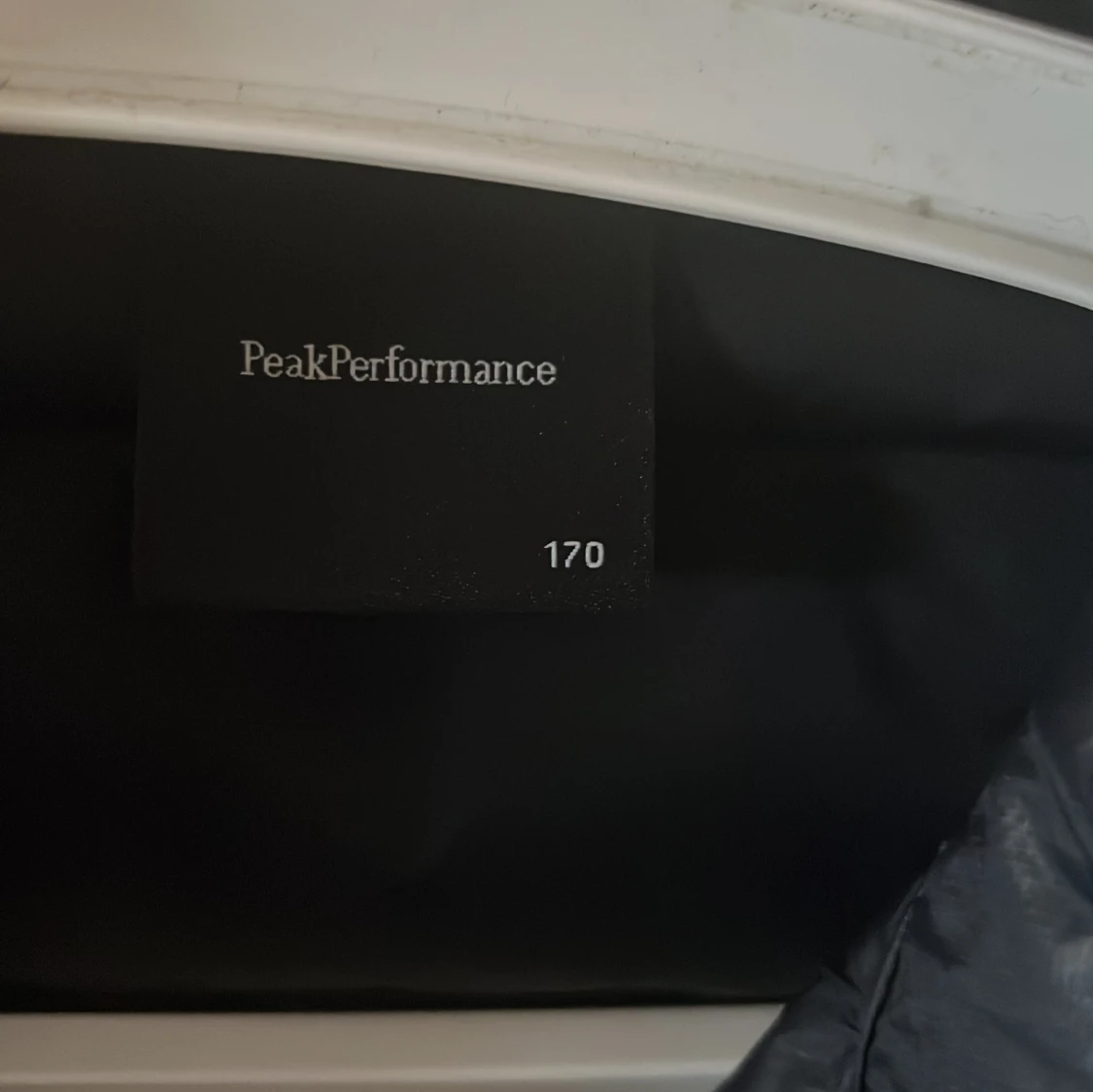 Svart dunjacka Peak Performance  - 1