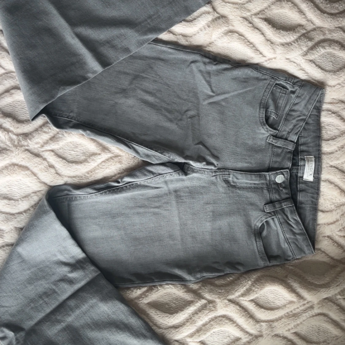 Grå jeans från Lindex - 4