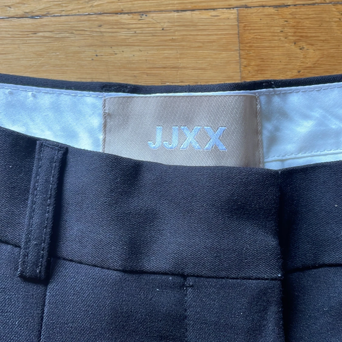 Svarta lågmidjade kostymbyxor från JJXX - 1