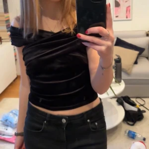 Offshoulder Topp Nakd  - En offshouldertopp i sammetsmaterial, använd 1 gång☺️💕