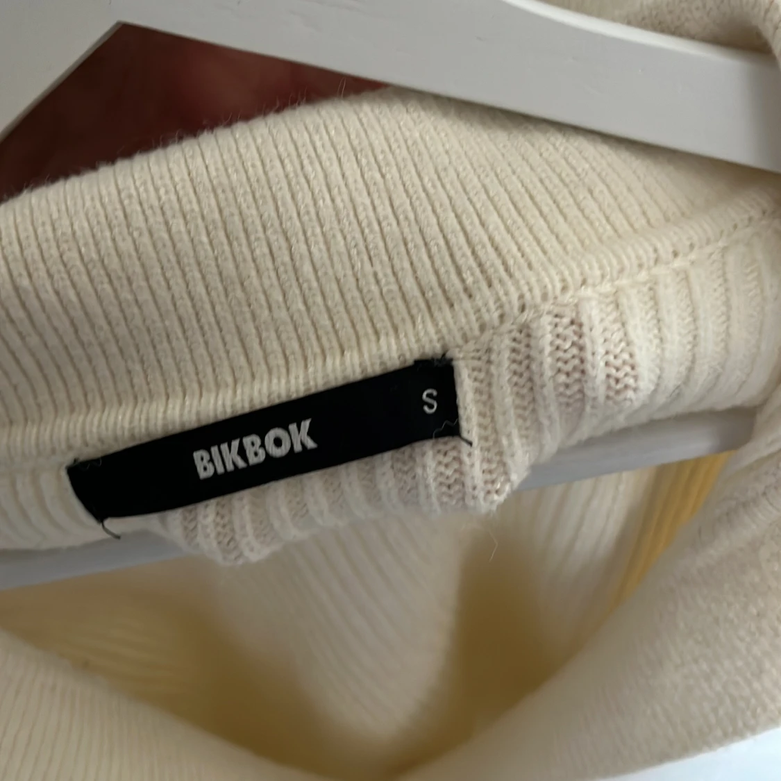 Ribbad krämvit tröja från BikBok - 3