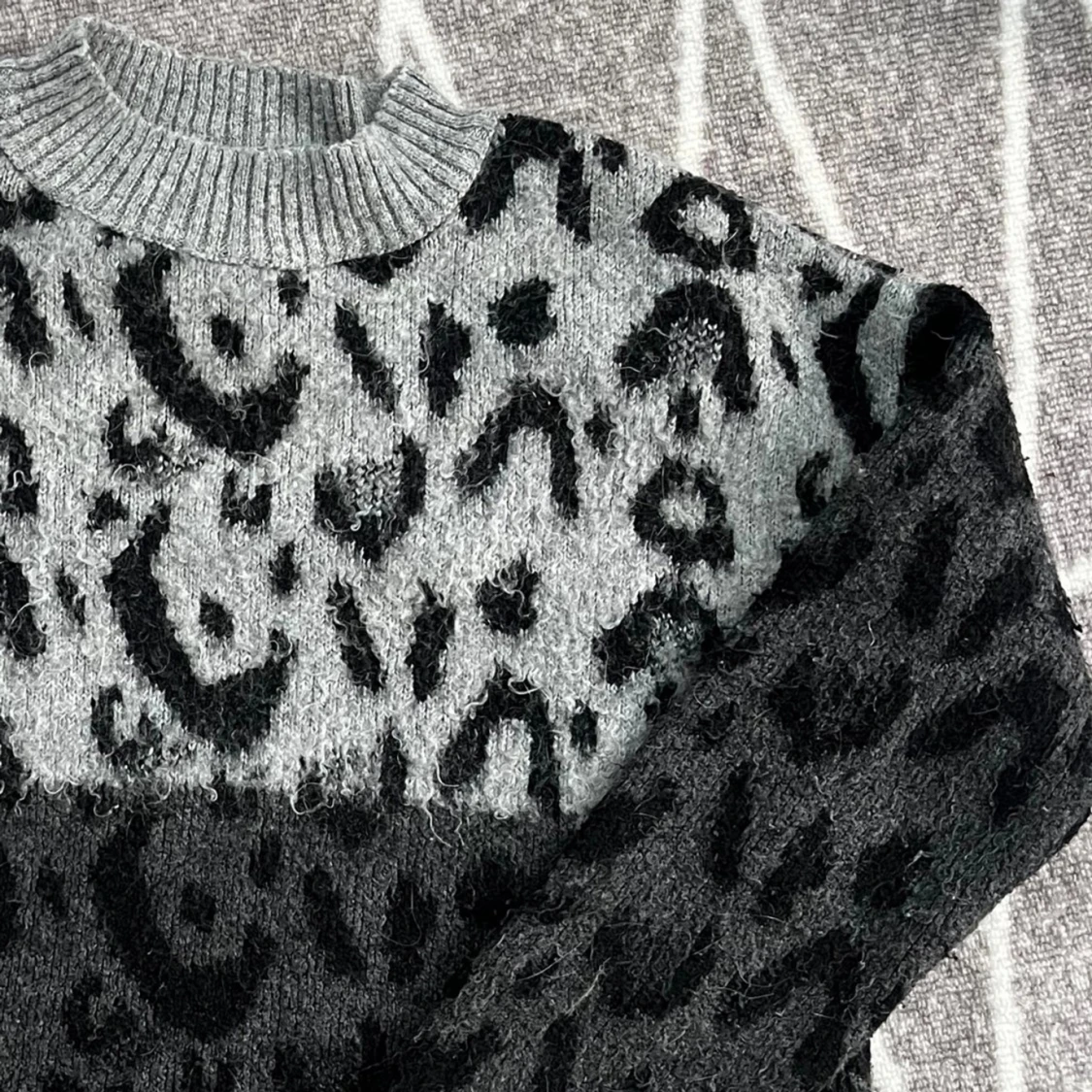 Stickad tröja leopard - 2