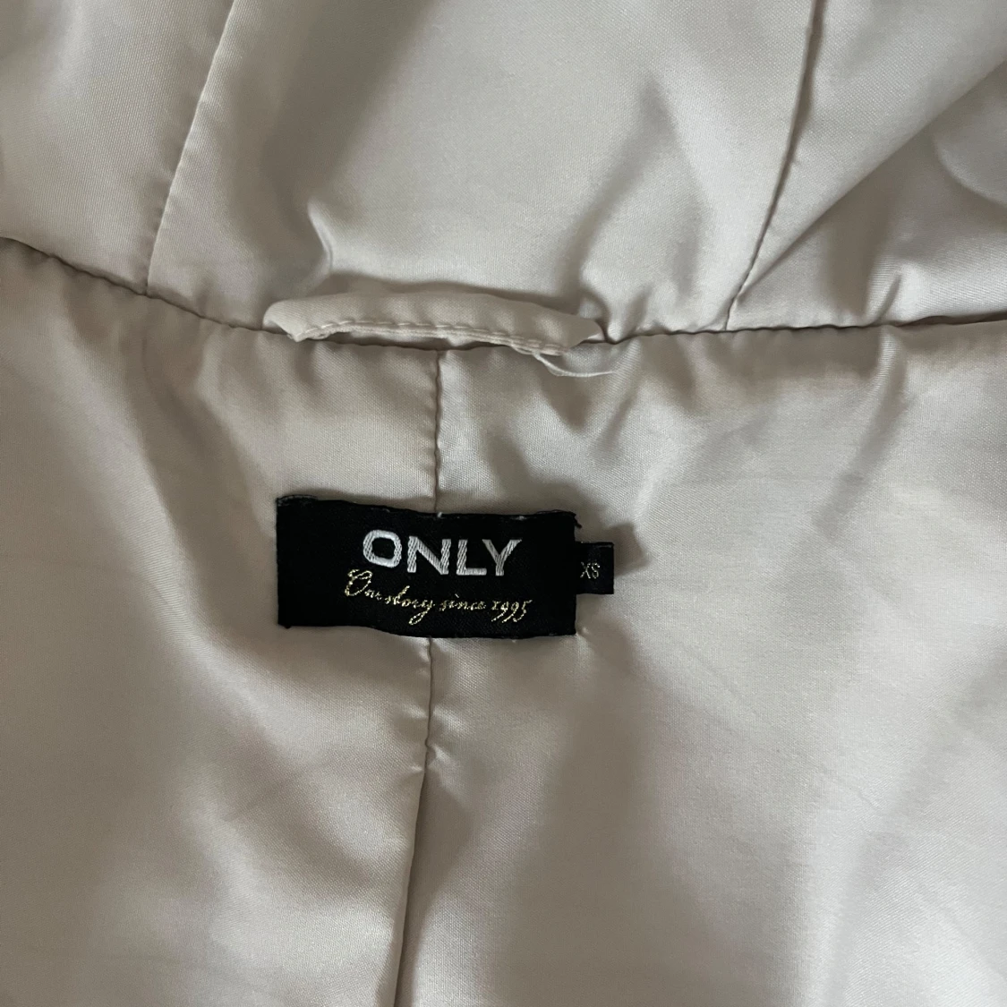 Beige jacka med huva från ONLY - 3