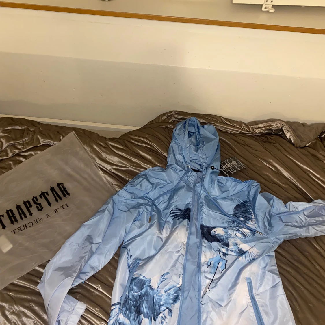 Blå vindjacka från Trapstar med tryck - 1