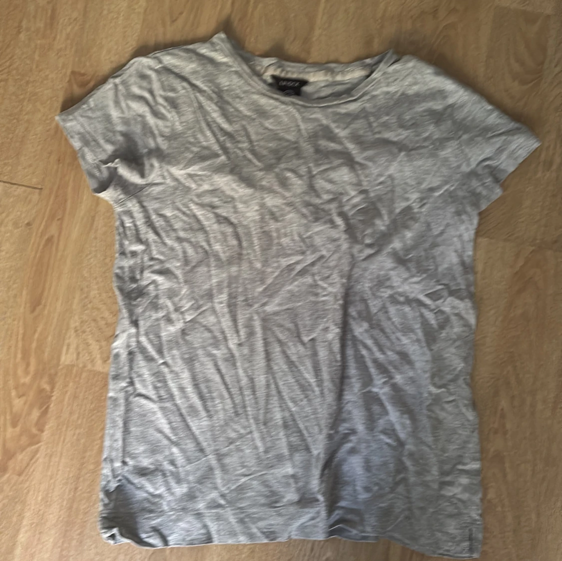 Grå t-shirt från Lindex, storlek S
