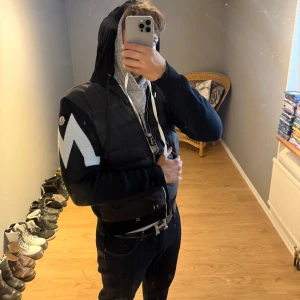  Moncler cardigan - Oanvänd och flashy med sin stora logga