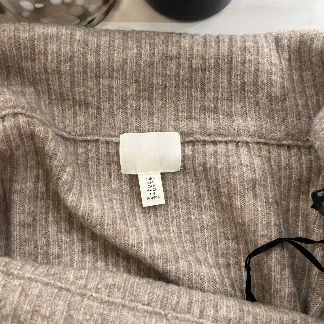 Beige stickad offshoulder tröja H&M - 3