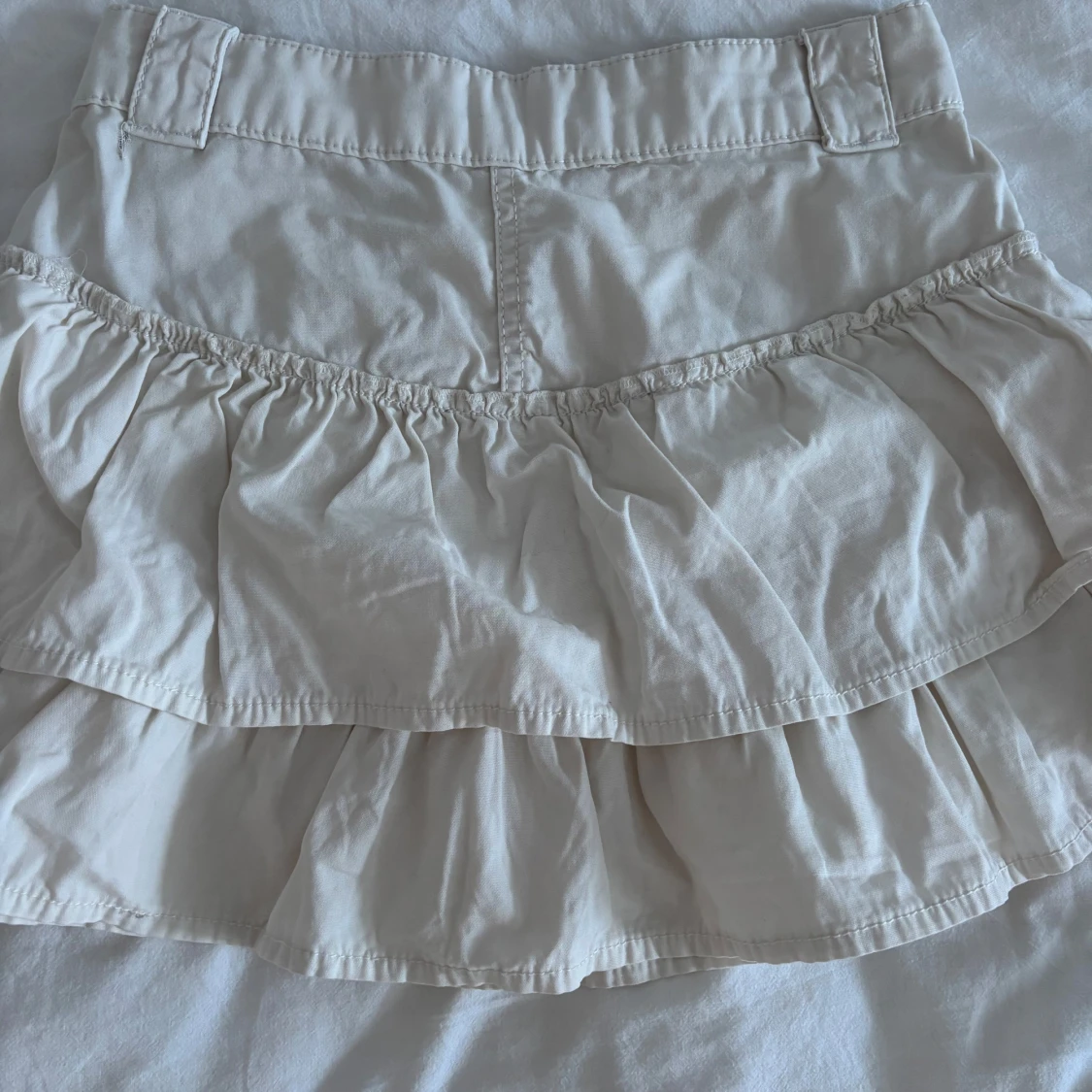 Beige volangkjol från Bershka - 2