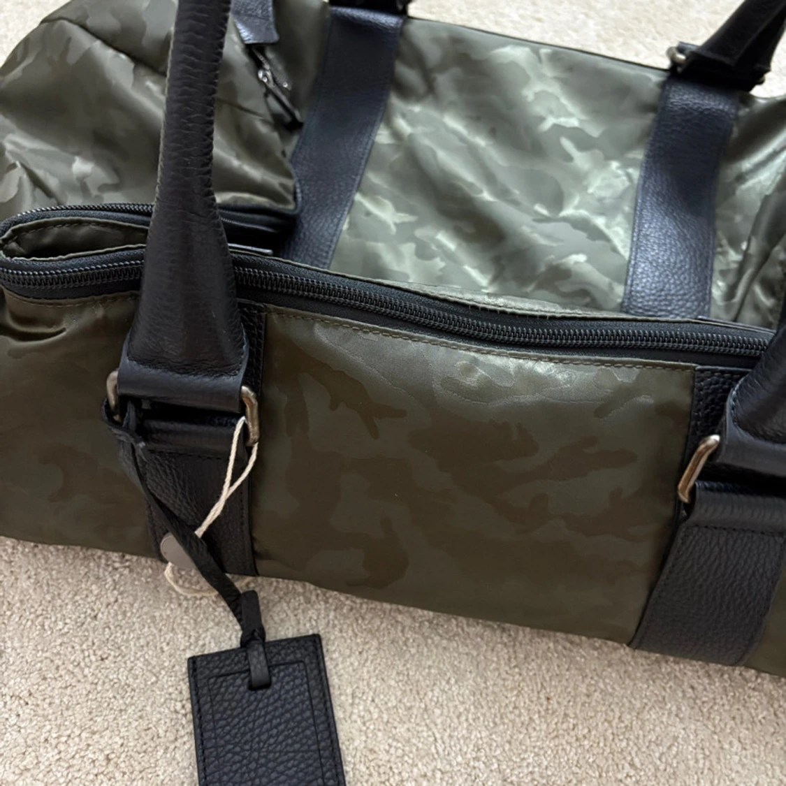 Camouflage resväska från Philippe Model