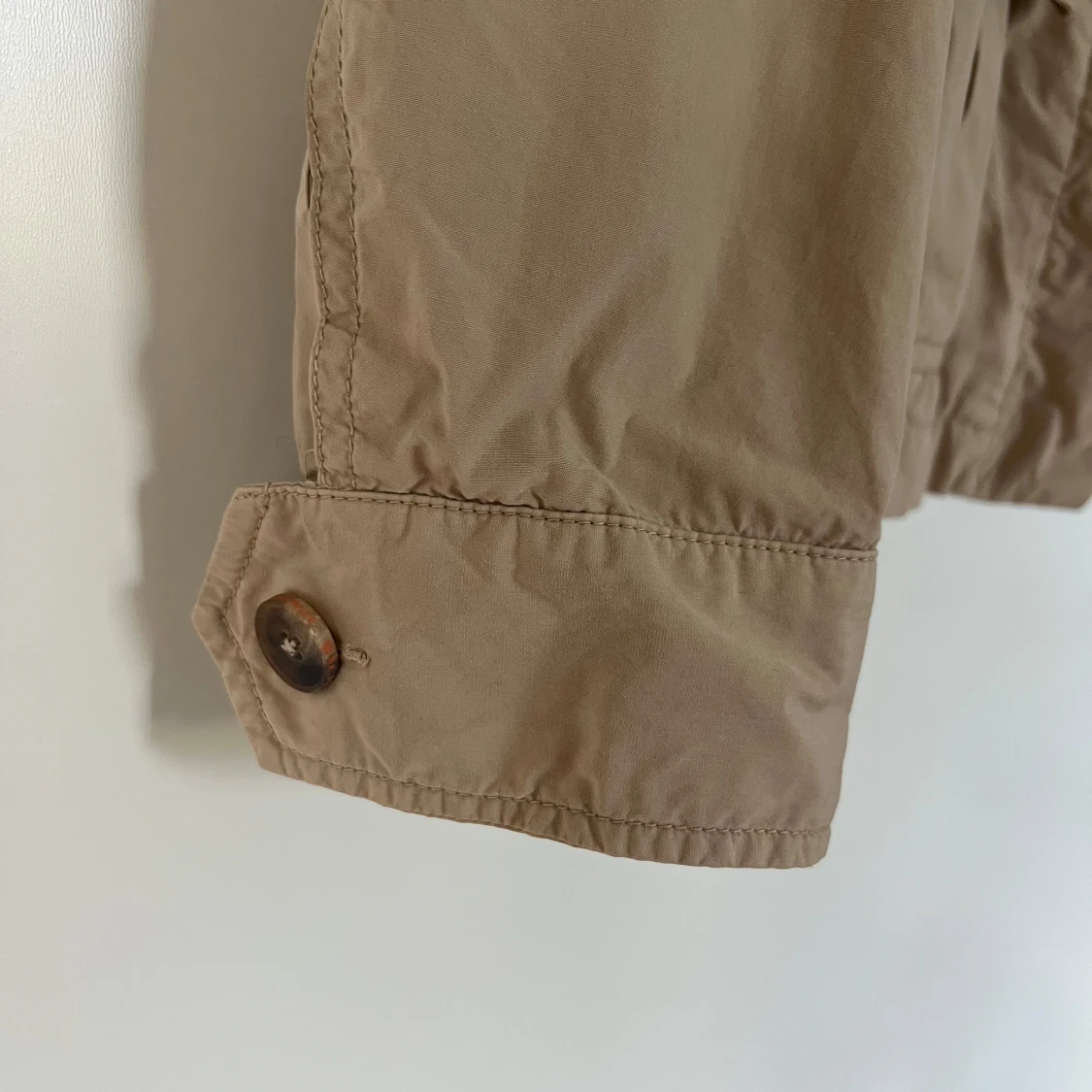 Beige vindjacka från Peak Performance - 2