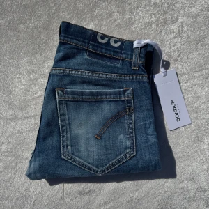 Dondup Jeans - Säljer dessa Dondup Jeans i bra skick (som på bilderna), storleken är 33, Priset kan diskuteras🙌🏼