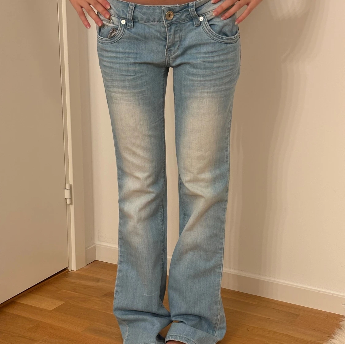 Ljusblåa jeans  - 1