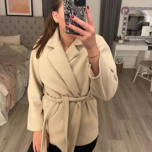 Kort kappa  - Jättefin kappa från missay i storlek s! 