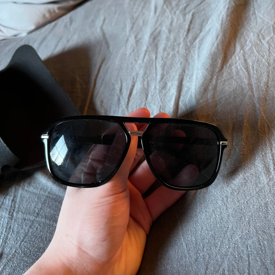 Svarta solglasögon - 1