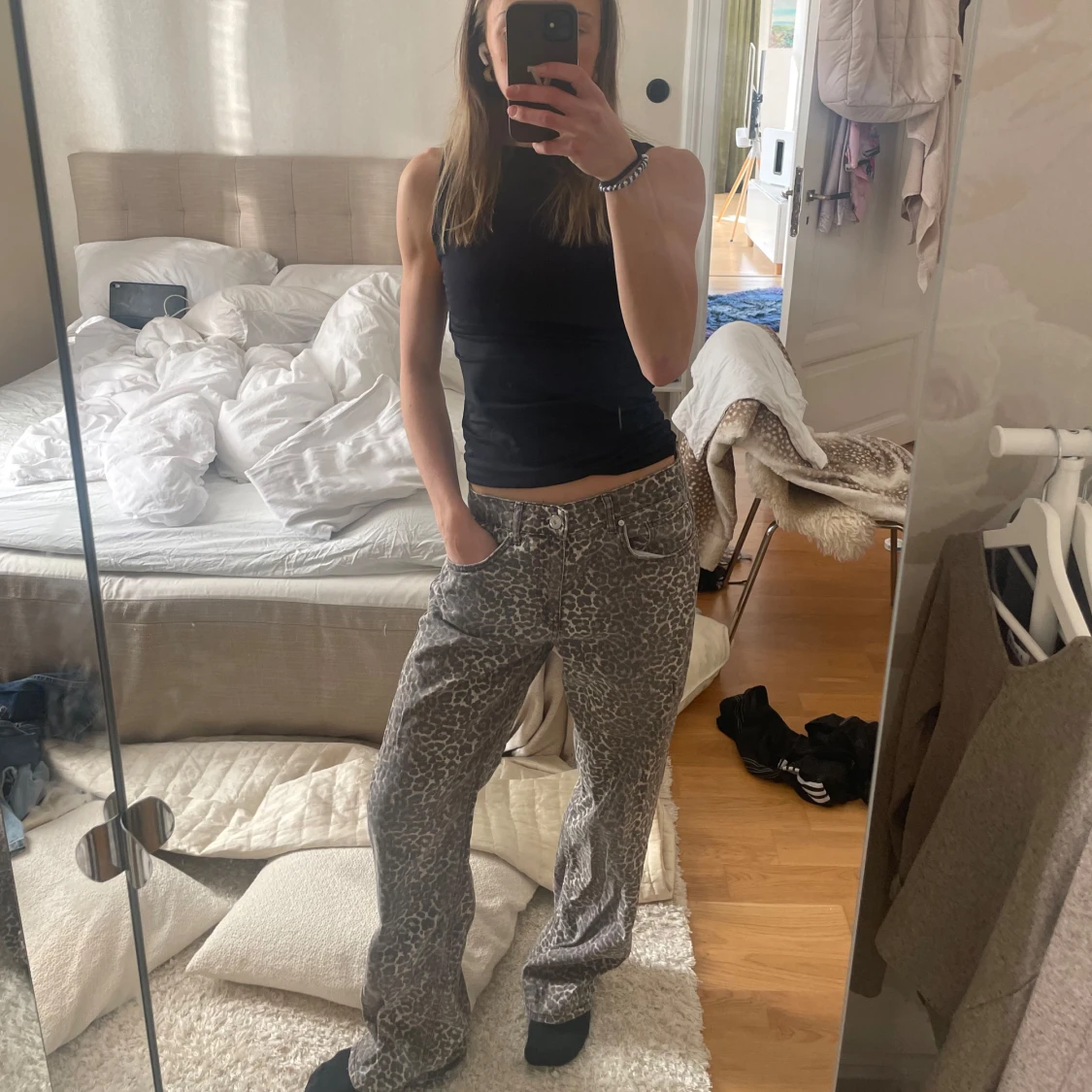 leopardmönstrade jeans