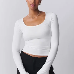 Gina Soft touch topp - Oanvänd då jag råkade köpa en för liten & orkade ej byta❤️Köpt för 199 & i helt nytt skick endast provad! Skriv vid funderingarrrr!!! Storlek S