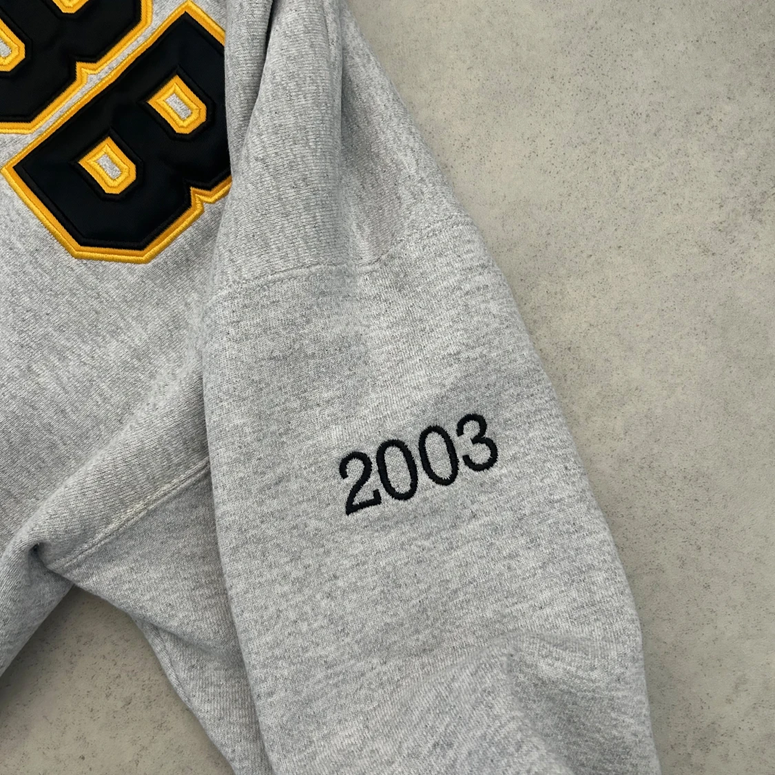 Grå hoodie med tryck - 2