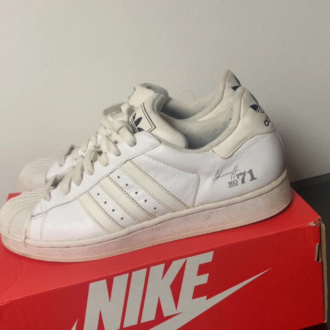 Vita sneakers från Adidas - 1