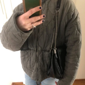 Svart väska från zara💕 - Svart väska från zara💕 köpt för 400 från början, använd några få gånger!💕