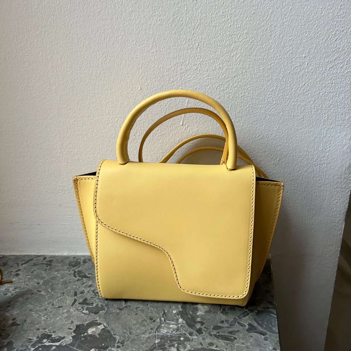 Gul handväska från ATP