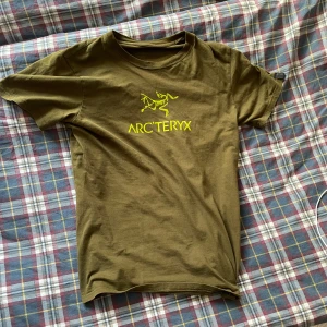 Arcteryx t shirt  - Grön, bra skick, storlek M