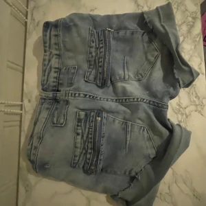 jeansshorts  -  Omgjorda vintage jeans- till Jeans shorts storlek xs 