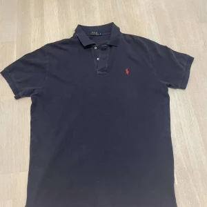 Ralph Lauren piké  - Modell pike| storlek L| skick 7/10| pm för mer info🙌🏼