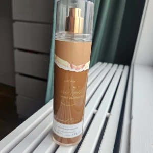 Body Mist från Sabrina Carpenter - Fick hem den igår men var inte riktigt min typ av doft! Väldigt söt och varm! Endast tagit ett spray så som ny😃