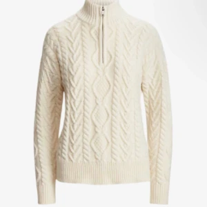 Ralph Lauren stickad tröja - Supersnygg stickad tröja som tyvärr är lite liten för mig, använd fåtal gånger och i mycket gott skick förutom att lappen i nacken har låstnat på ena sidan🩷🩷🩷 pris kan diskuteras!! 