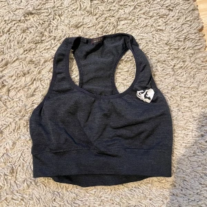 Sport topp  - Sport topp från Womens best med öppen rygg. Lappen är bortklippt men skulle tro att det är storlek XS/S. Säljer för 70 kr🩷